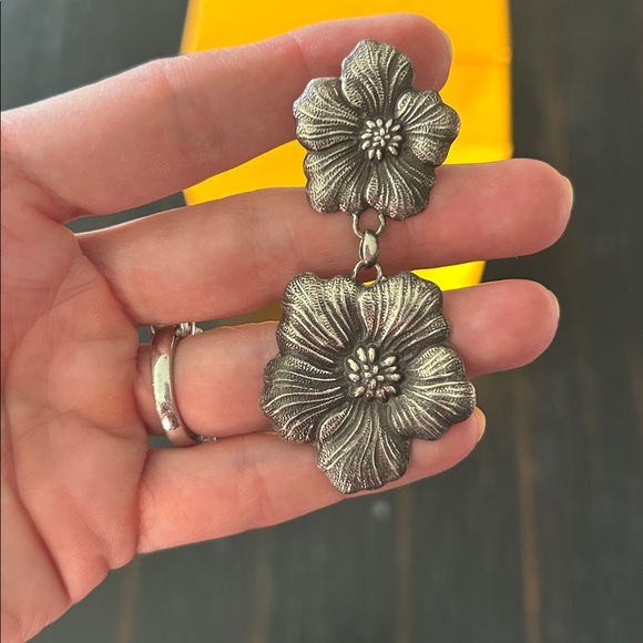 Buccellati Gardenia Flower Drop Earrings – Sterling Silver Floral Vintage Style - Picture 6 of 7